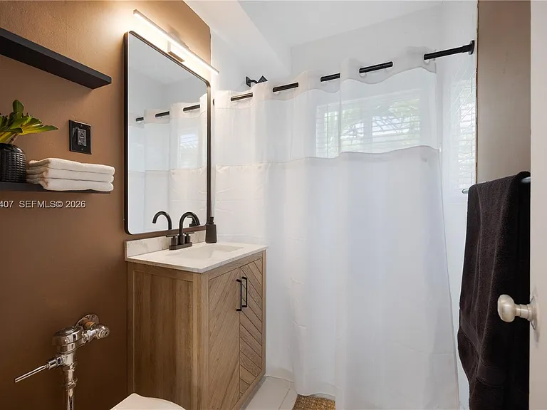 1110 Venetian Way #2B — Photo 10