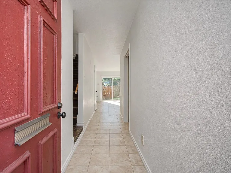 7902 Grove Ridge Dr — Photo 3