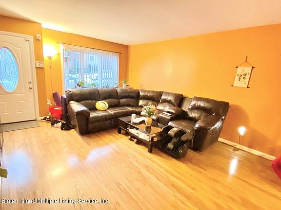 3rd image of 44 Hewitt Ave