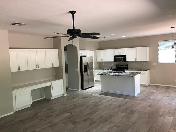 5th image of 1822 E Valencia Dr