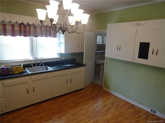2nd image of 1407 Congress St