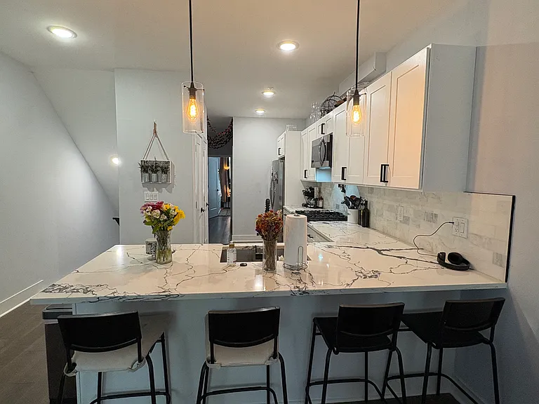 402 W Berks St #1 — Photo 5