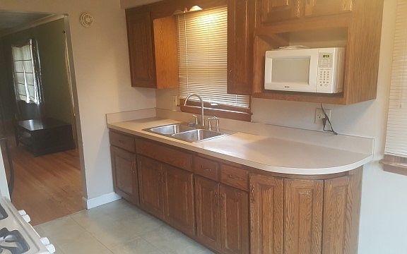 3rd image of 2124 Dresden Ave