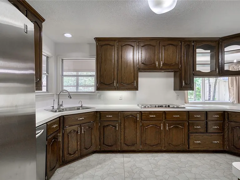 1402 Riverstone Ct — Photo 15