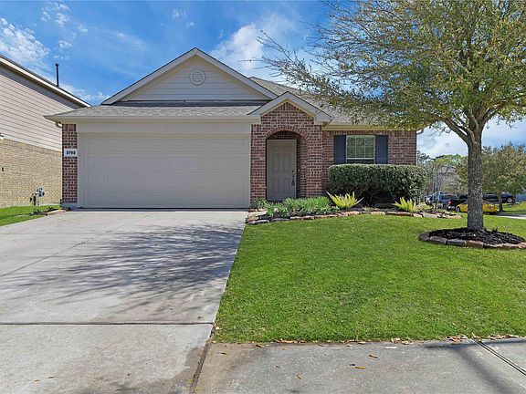 3rd image of 2702 Sandberry Dr