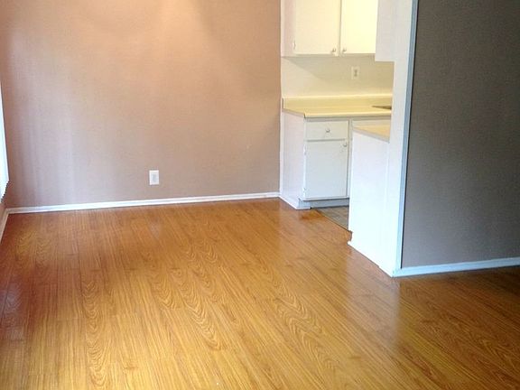 5th image of 11617 Gorham Ave APT 16