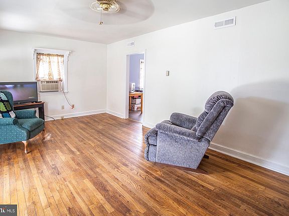 3rd image of 103 Queen Ave