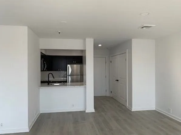 1024 Clinton Street image 4 of 16