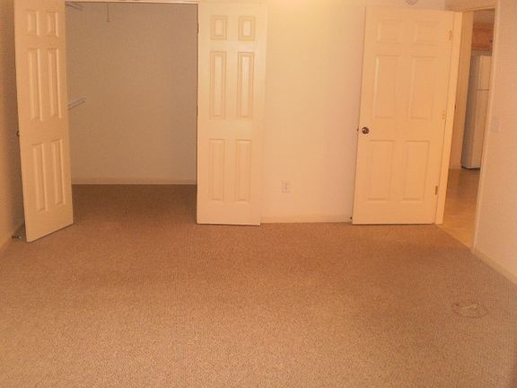 Master Bedroom w/walk-in closet