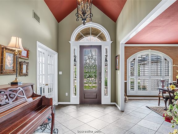 3rd image of 1007 Muirfield Vlg
