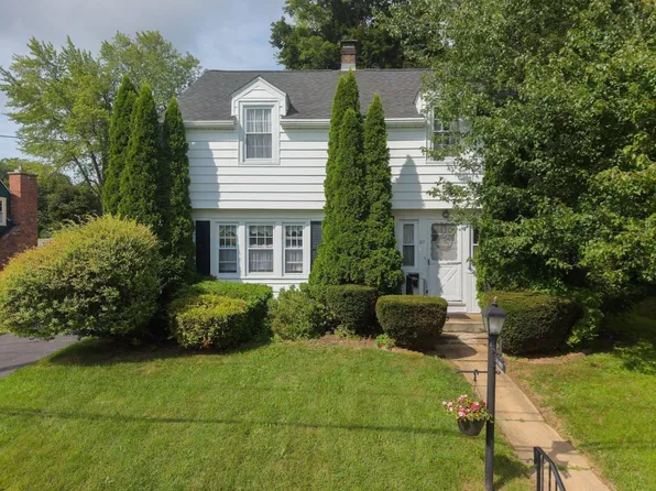 25 Westwood Pkwy, Southbridge, MA 01550