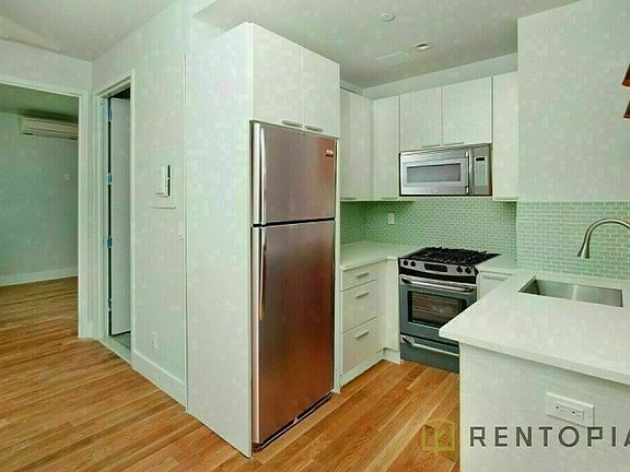 3rd image of 1433 De Kalb Ave #4K