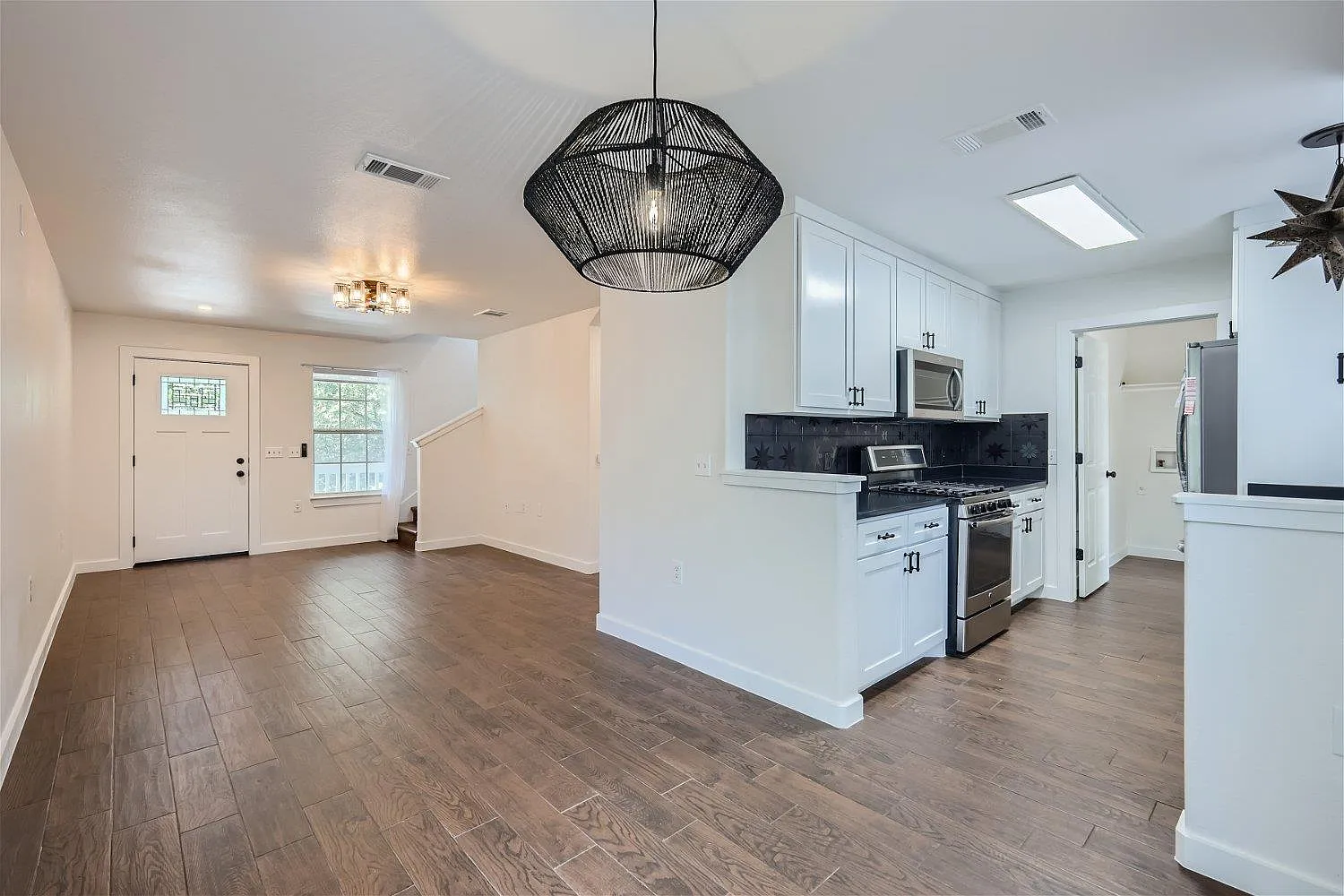 4 bed, 2.5 bath, 1352 sqft, $2,150 — Photo 4