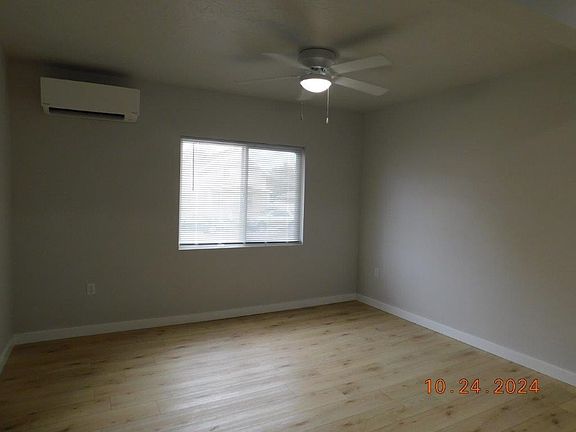 4th image of 204 S Chestnut St 1