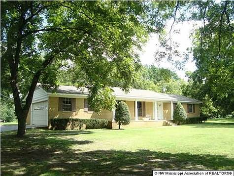2nd image of 4872 Hillsdale Dr