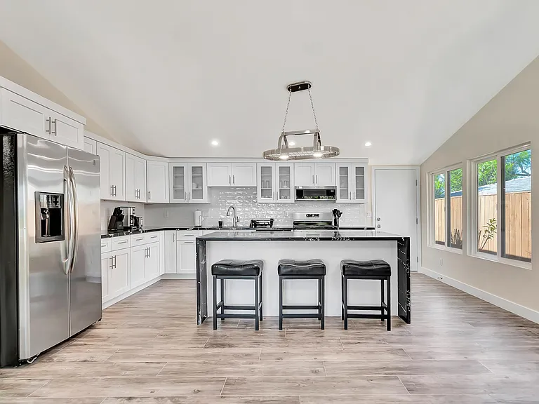 5854 McDonie Ave — Photo 2