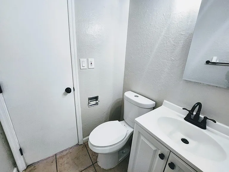 1709 N 25th Pl #7 — Photo 34
