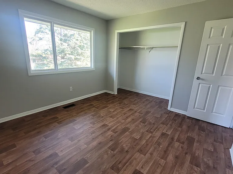 306 Larson Ct #11 — Photo 5