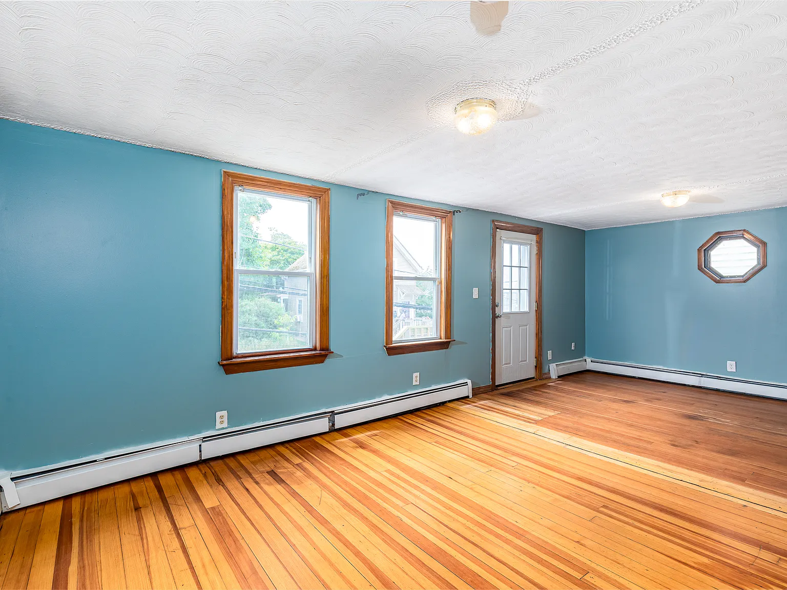 4 bed, 1.5 bath, 1000 sqft, $2,800 — Photo 1