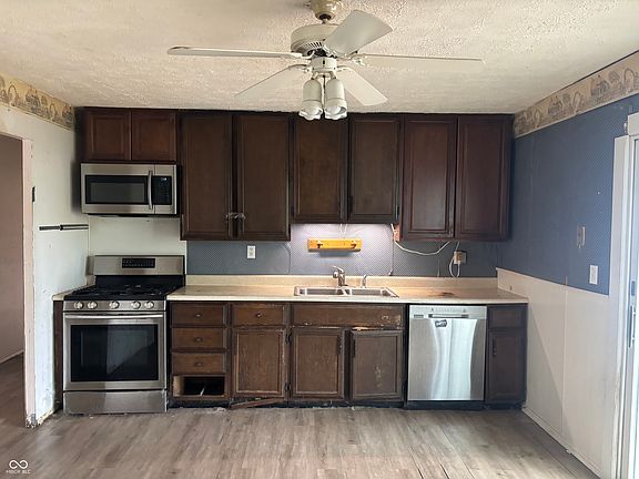 5th image of 412 Fairlane Dr