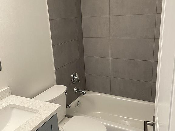 5th image of 851 Blossom Ln #106