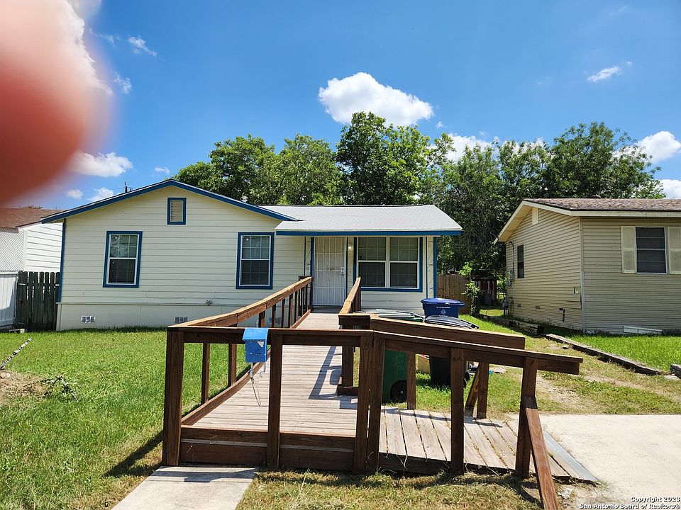 1st image of 1218 ALEXANDER HAMILTON DR
