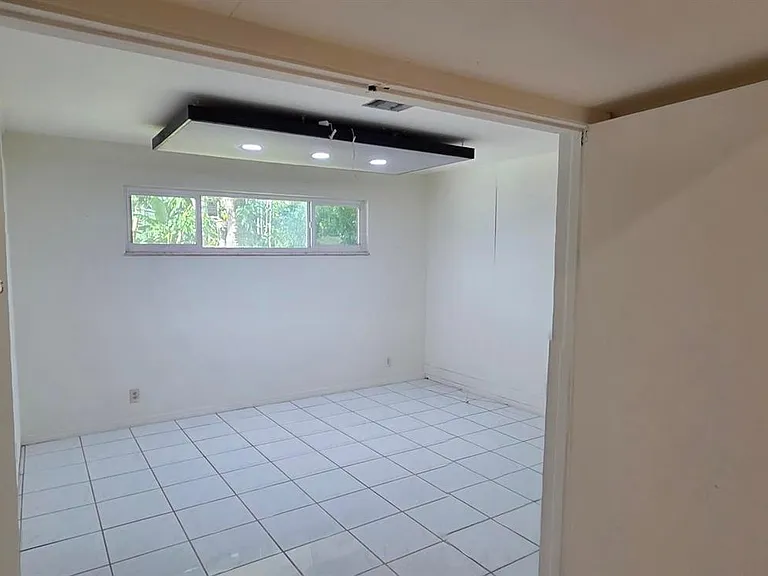 5860 SW 8th St — Photo 20
