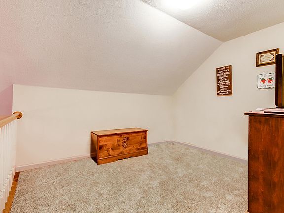 5th image of 262 Windmeade Cir