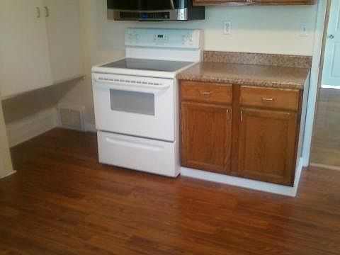 3rd image of 524 Winchester Ave #2