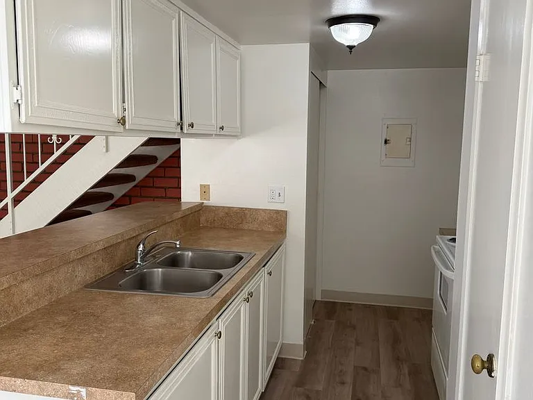 752 W Hemlock St — Photo 6