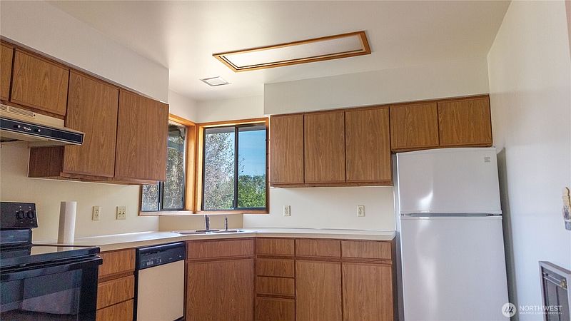 5th image of 121 SW 121 Street