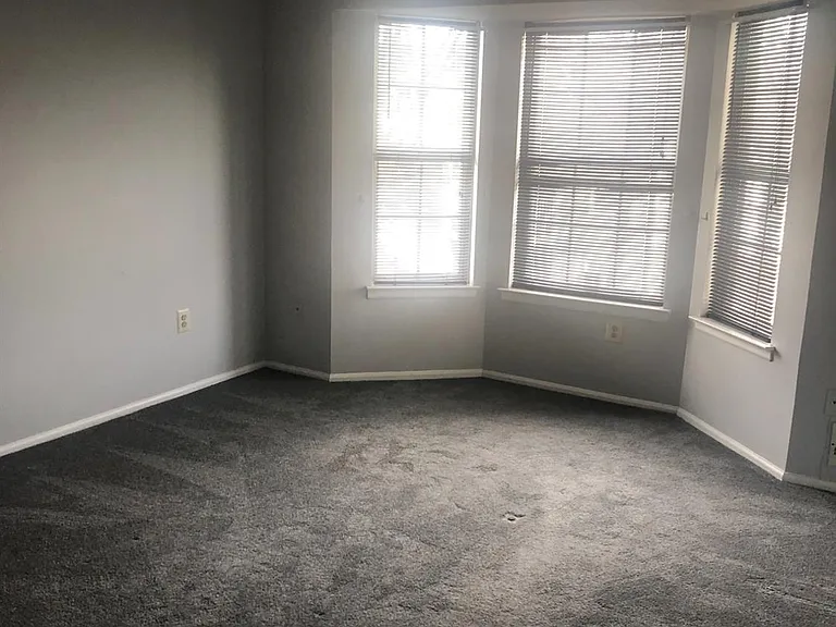 27 Townsend Ct — Photo 8