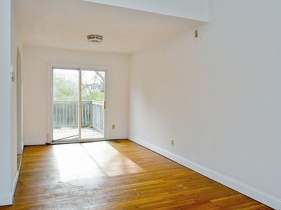 5th image of 6 Cornell Dr