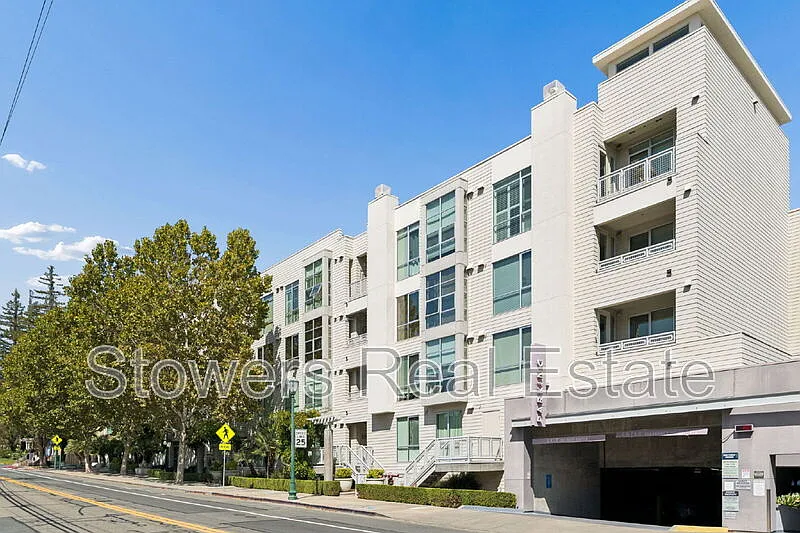 1 bed, 1.5 bath, 1054 sqft, $3,795 — Photo 2