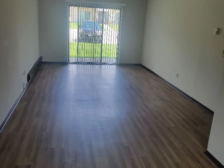 1357 Meadowcreek Dr — Photo 3