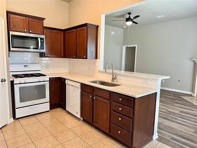 3702 Meadow View Dr — Photo 11