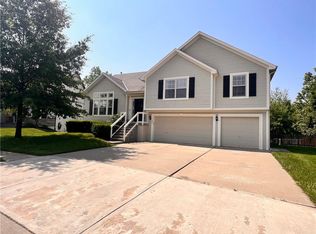 1107 W 9th Ave, Kearney, MO 64060