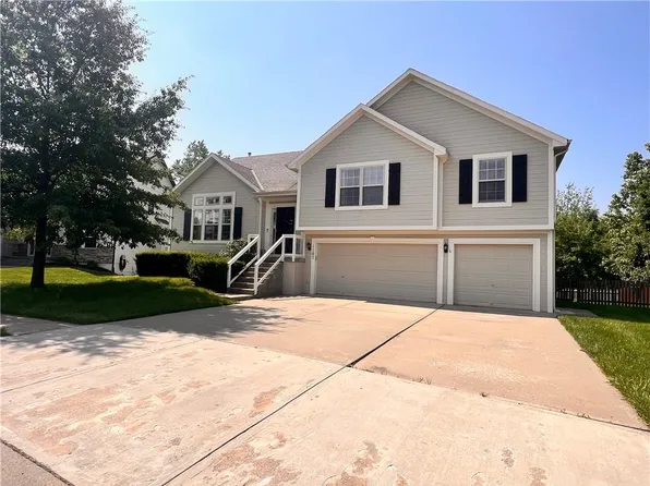 1107 W 9th Ave, Kearney, MO 64060