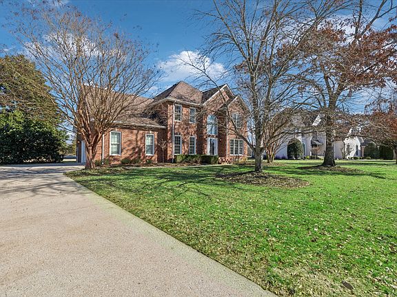 3rd image of 411 Council Bluff Pkwy