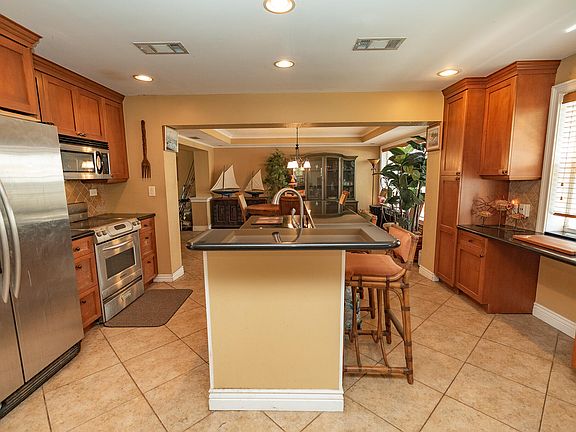 5th image of 820 SW 18th Court