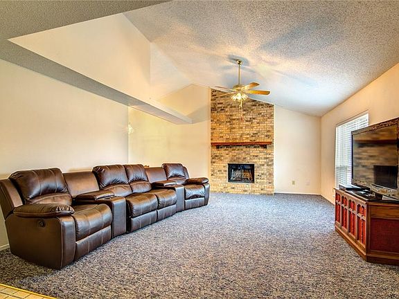 2nd image of 2317 Sweetbriar Ct