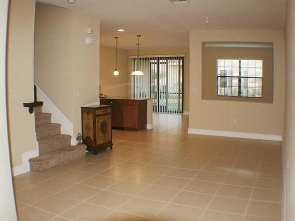 5th image of 131 Riverwalk Cir E