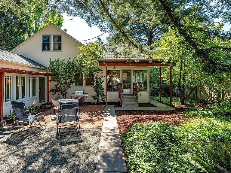 742 Austin Ave — Photo 46