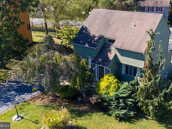 2nd image of 6738 Meadowlawn Cir