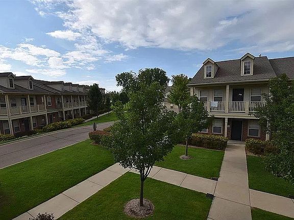 2nd image of 527 Red Oak Ct #1