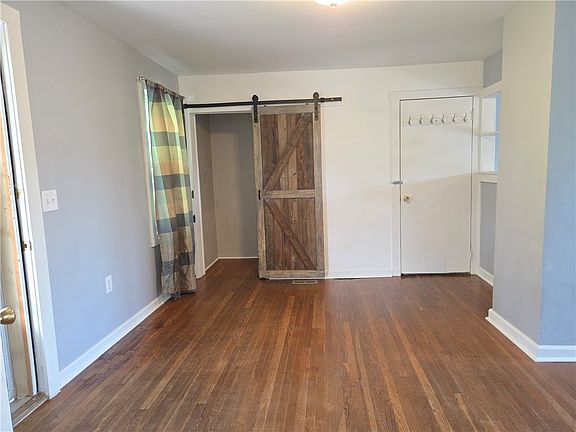4th image of 389 Sunset Dr