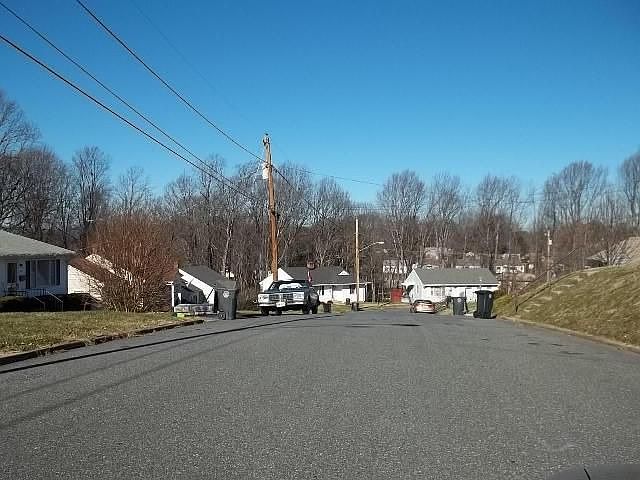 2nd image of 746 Crestwood Cir