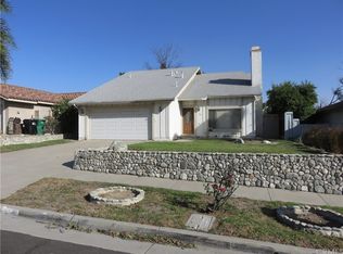 933 Lakeview Dr, Corona, CA 92878