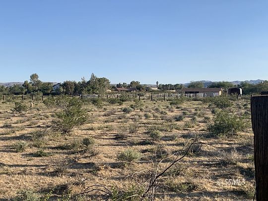 5th image of W Felspar Ave