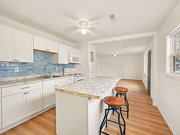 3rd image of 1042 Darwood Ave